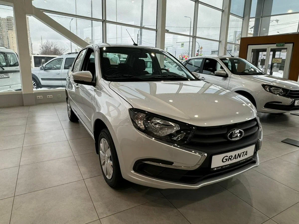 Lada Granta Седан - фото №2